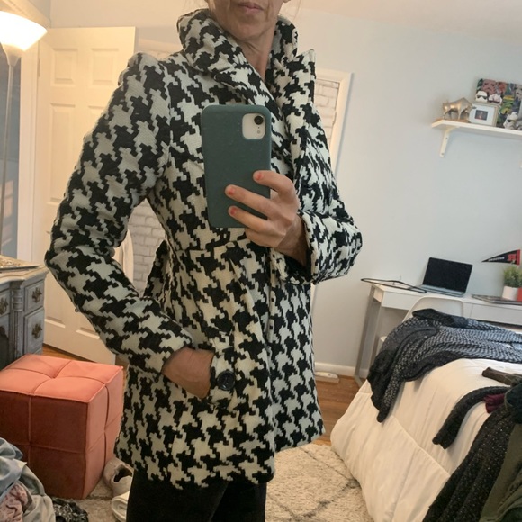 SOLD Black and white houndstooth print jacket - Picture 7 of 10